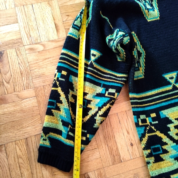 SOLD-Vintage 60s Aztec patterned sweater - Sz M - Picture 9 of 9
